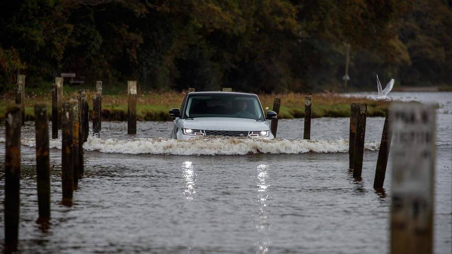 land-rover-range-rover-sport-p400e-race.jpg