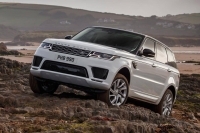 RANGE ROVER SPORT PHEV WADES INTO THE SEA, RACES PRO SWIMMERS