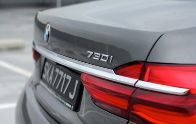 730i
