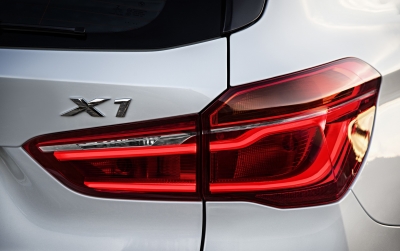 X1 28i